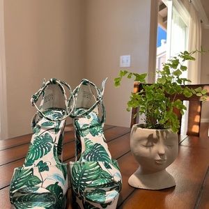 Size 7.5 Aldo Monstera plant high heels